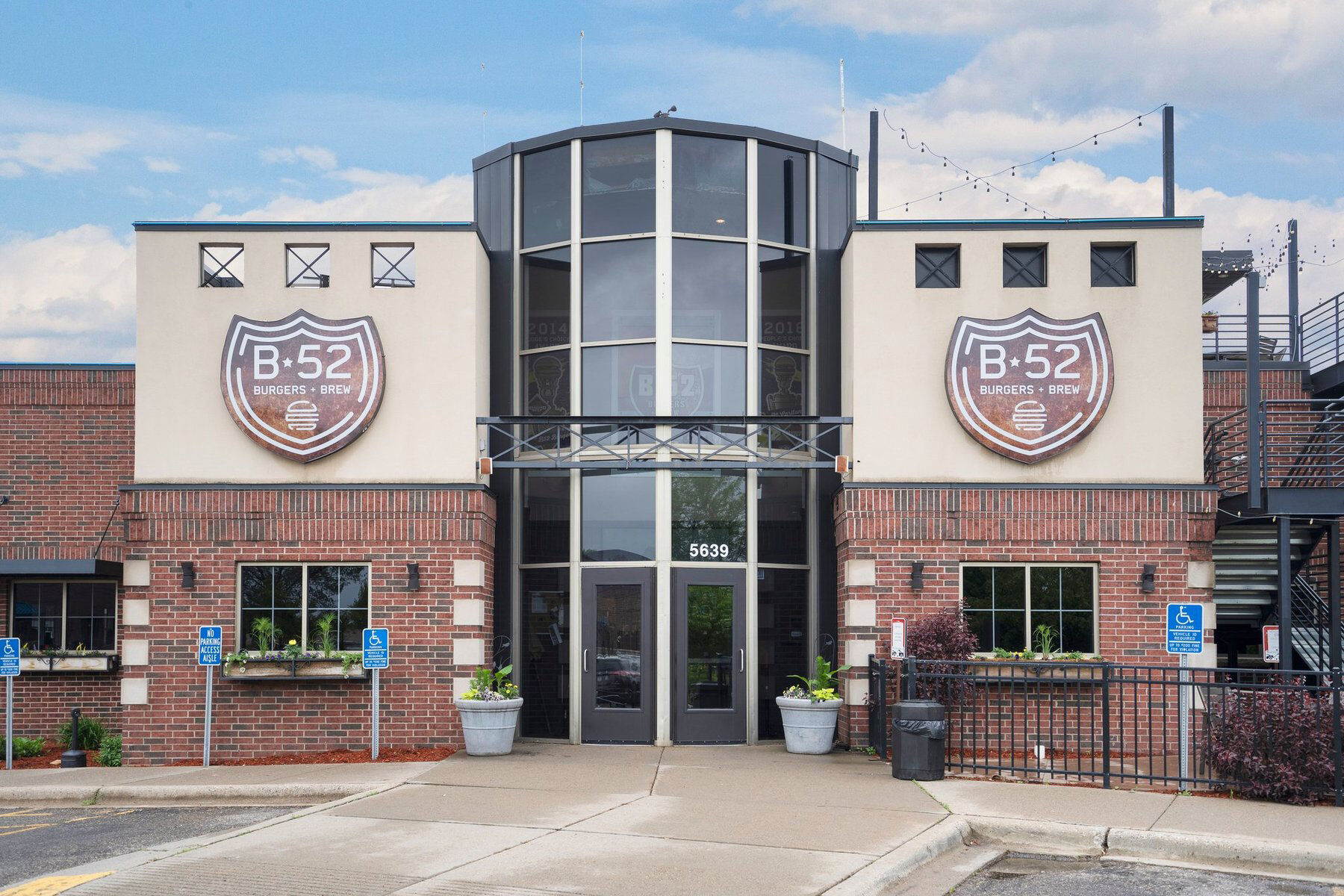 Surrounding Area - B-52 Burgers & Brew