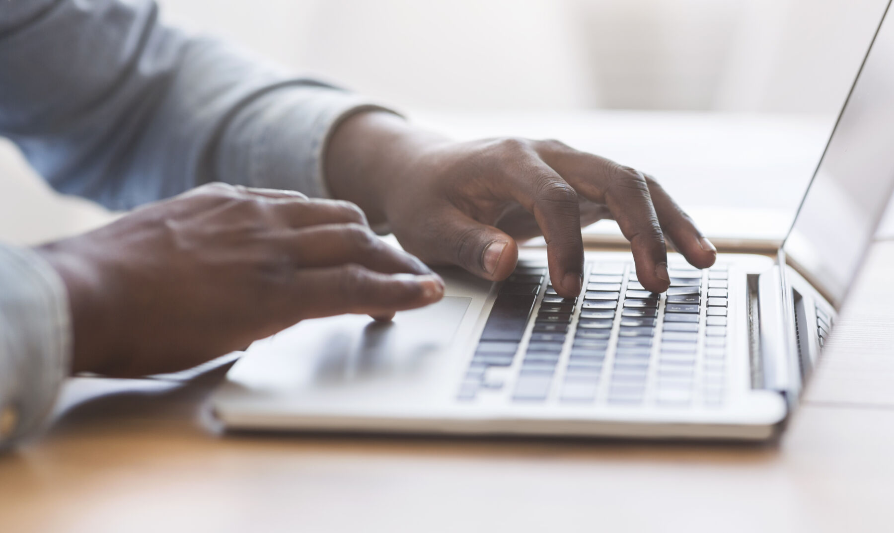 hands on keybord