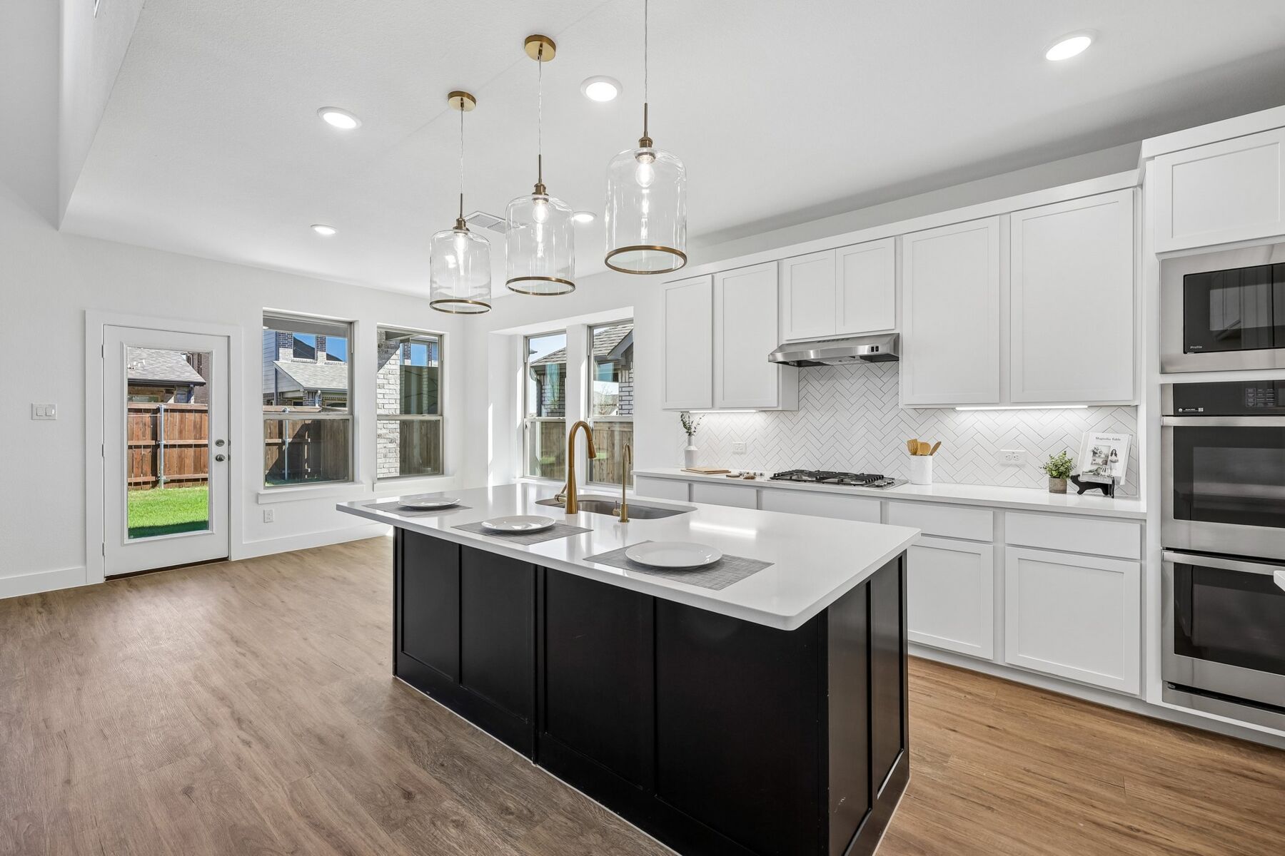 Balcones at 5337 Hybern Avenue, Aubrey, Texas: photo 3