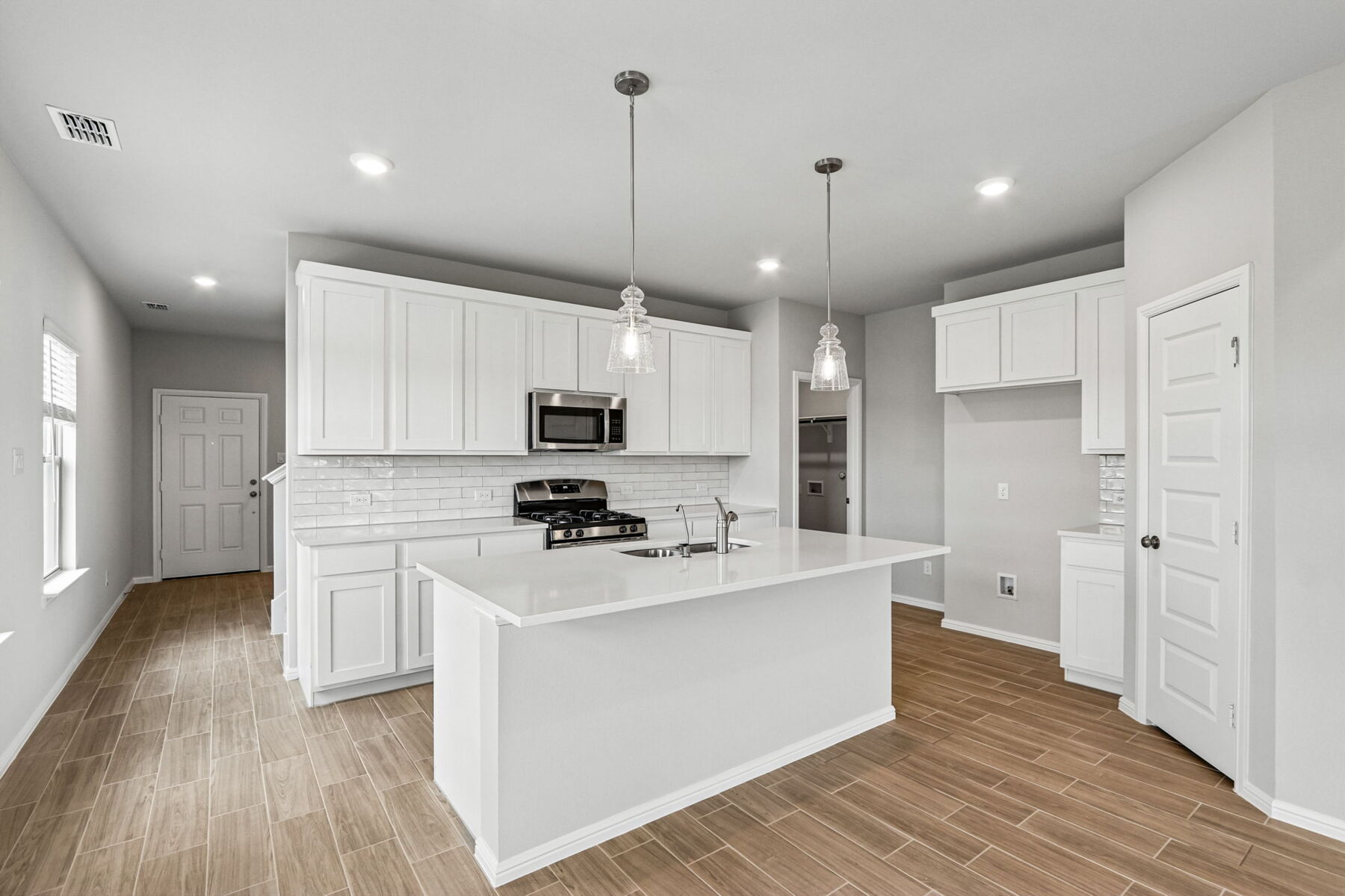 Sanpiper at 1295 Wild Cherry Way, Van Alstyne, Texas: photo 3