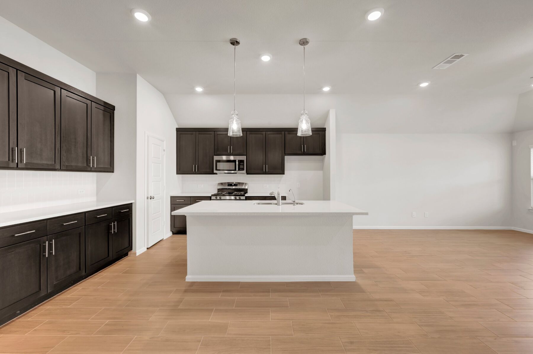 Sheldon at 160 Hudson Lane, Justin, Texas: photo 3