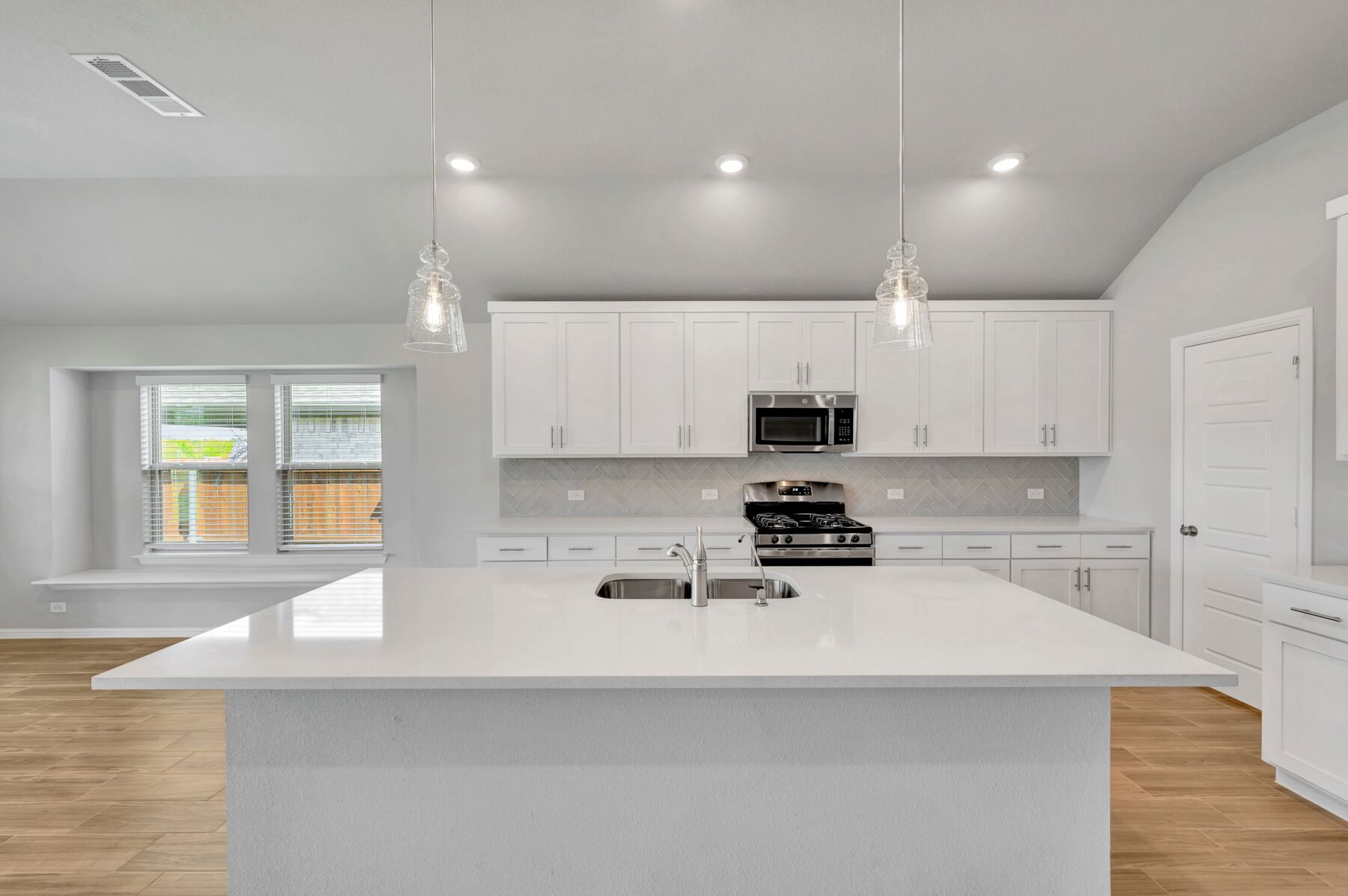 Arlington at 122 Hudson Lane, Justin, Texas: photo 3