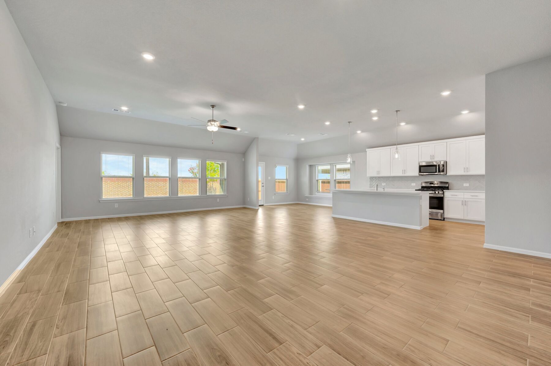 Arlington at 122 Hudson Lane, Justin, Texas: photo 2
