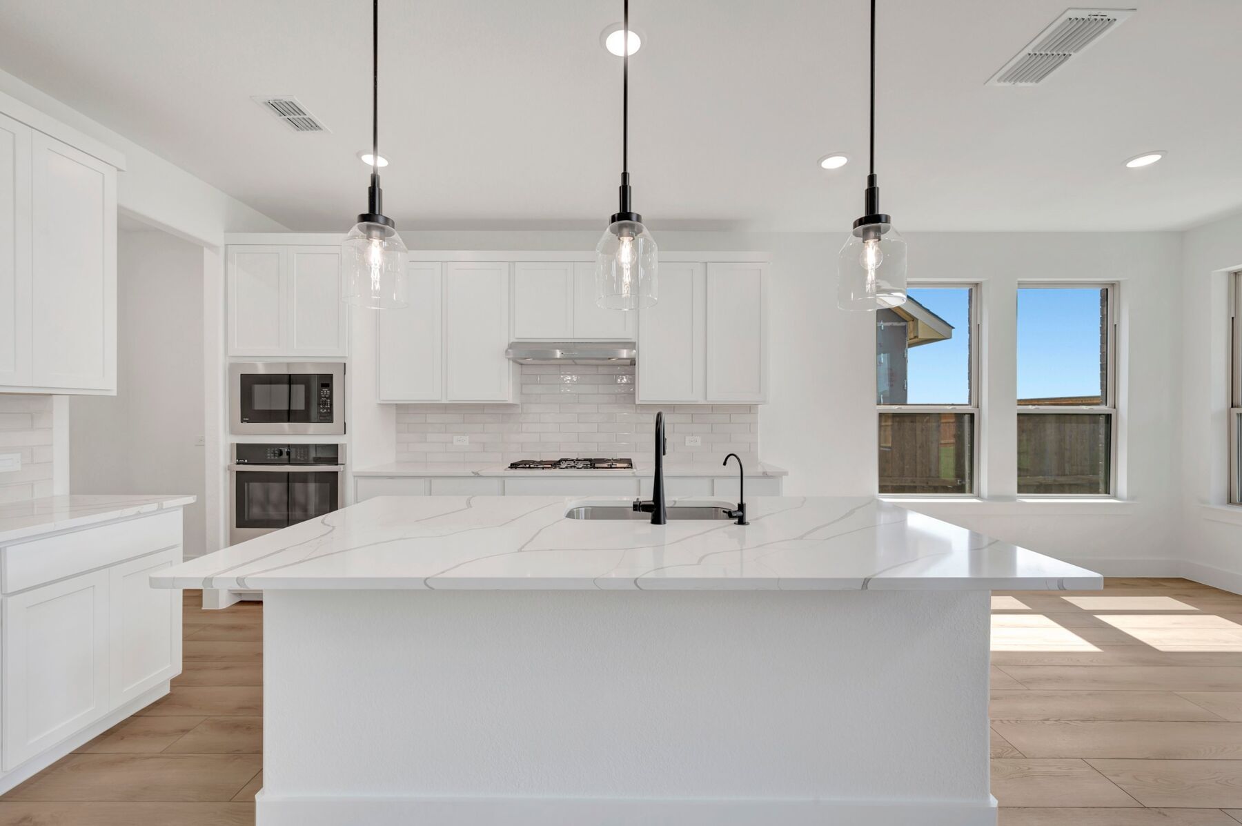 Balcones at 5005 Lily Creek Drive, Aubrey, Texas: photo 3