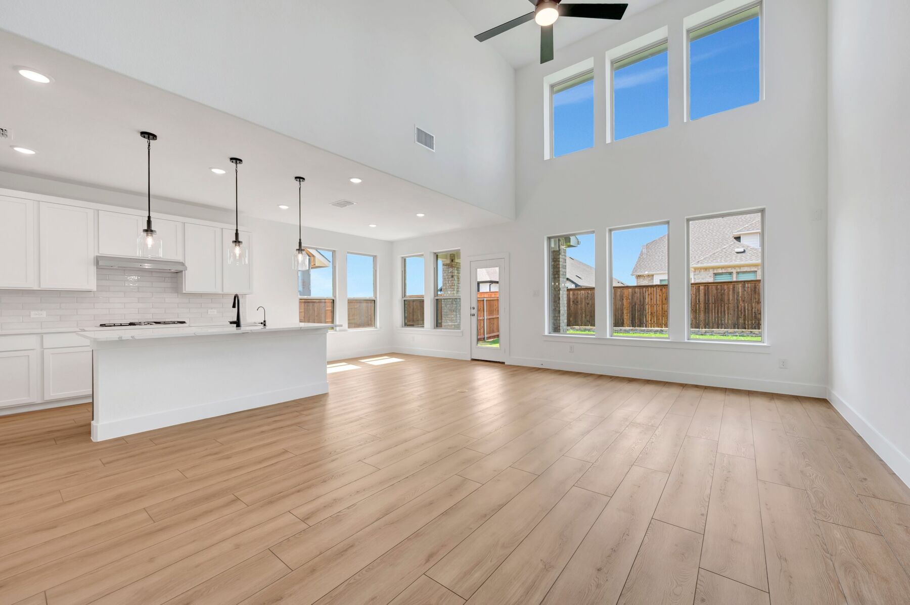 Balcones at 5005 Lily Creek Drive, Aubrey, Texas: photo 2