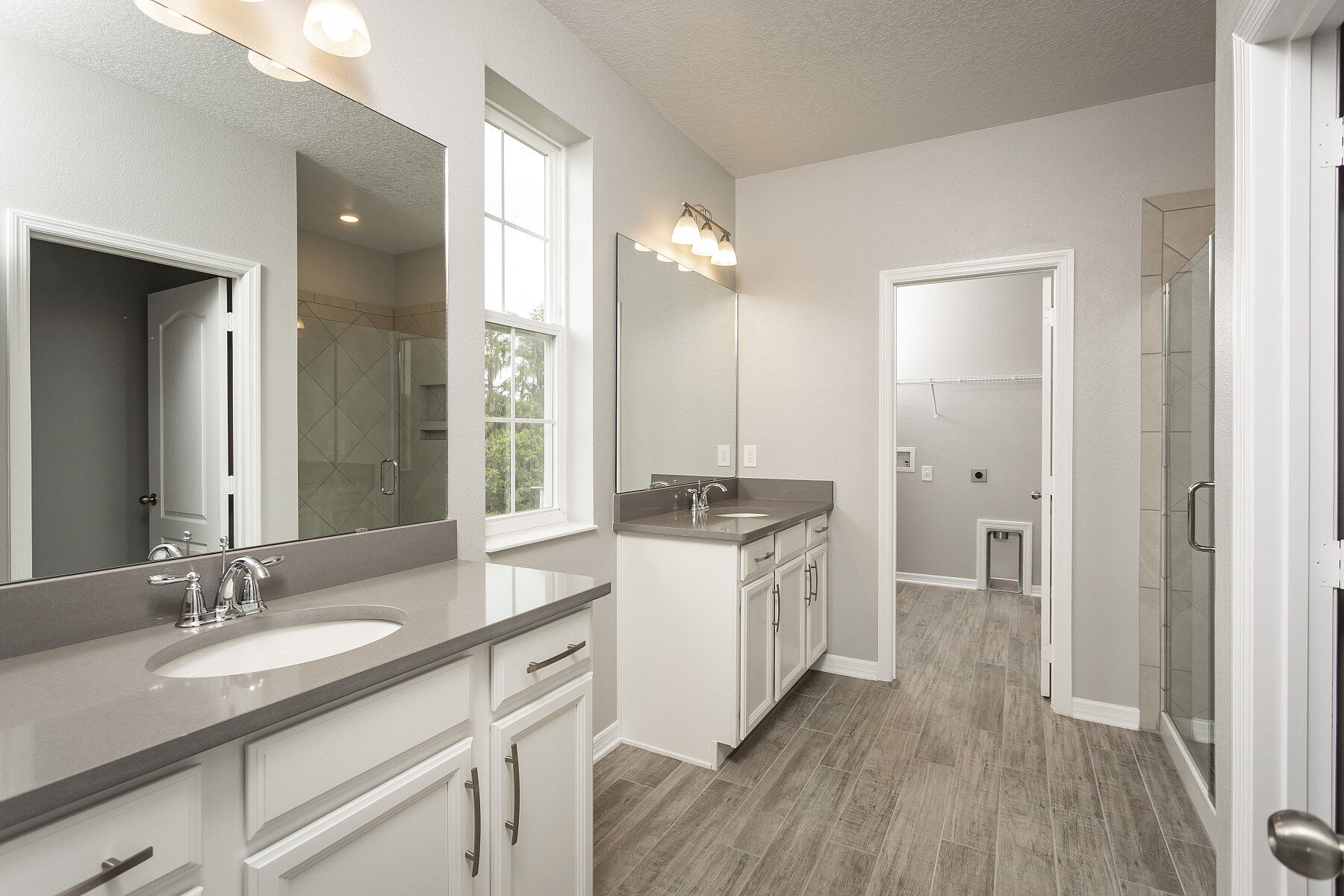 Bungalow Series Owner's Bathroom