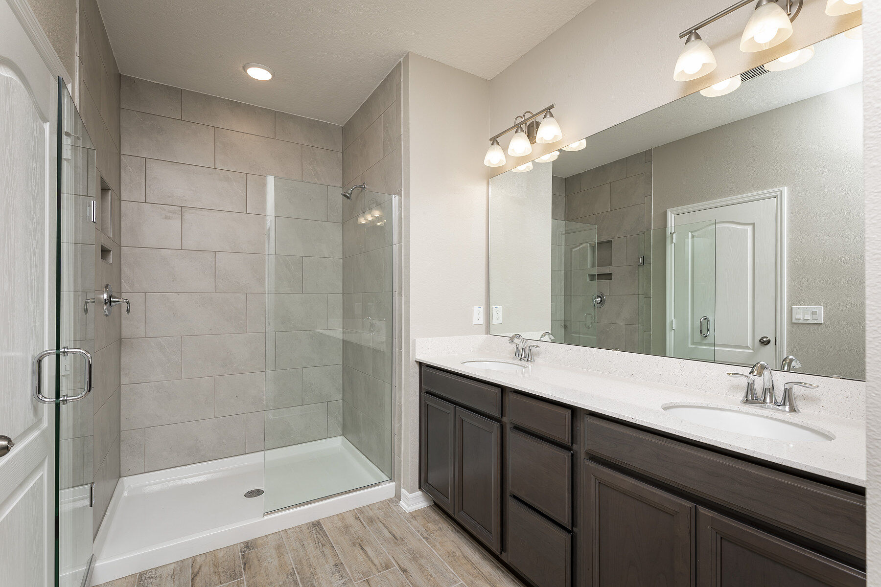 Bungalow Series Owner's Bathroom